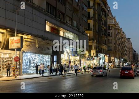 Nacht des Stadtzentrums, Talaat Harb in der Nähe des Tahrir-Platzes, Kairo, Ägypten, Nordafrika, Afrika Stockfoto