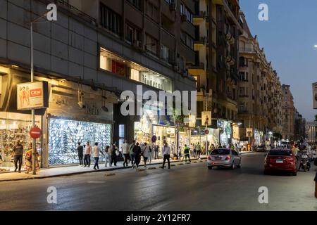 Nacht des Stadtzentrums, Talaat Harb in der Nähe des Tahrir-Platzes, Kairo, Ägypten, Nordafrika, Afrika Stockfoto