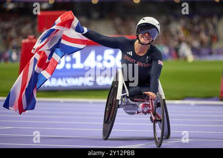 Paris, Frankreich. September 2024. Samantha Kinghorn aus Großbritannien gewinnt Gold im 100-Meter-T53-Finale der Frauen im Stade de France. Am 7. Tag der Paralympischen Spiele 2024 in Paris. Quelle: Roger B/Alamy Live News Stockfoto