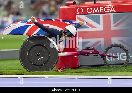 Paris, Frankreich. September 2024. Samantha Kinghorn aus Großbritannien gewinnt Gold im 100-Meter-T53-Finale der Frauen im Stade de France. Am 7. Tag der Paralympischen Spiele 2024 in Paris. Quelle: Roger B/Alamy Live News Stockfoto