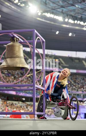 Paris, Frankreich. September 2024. Samantha Kinghorn aus Großbritannien gewinnt Gold im 100-Meter-T53-Finale der Frauen im Stade de France. Am 7. Tag der Paralympischen Spiele 2024 in Paris. Quelle: Roger B/Alamy Live News Stockfoto
