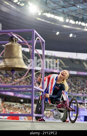 Paris, Frankreich. September 2024. Samantha Kinghorn aus Großbritannien gewinnt Gold im 100-Meter-T53-Finale der Frauen im Stade de France. Am 7. Tag der Paralympischen Spiele 2024 in Paris. Quelle: Roger B/Alamy Live News Stockfoto