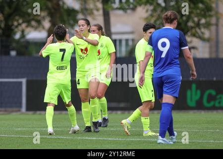 Luxemburg, Luxemburg. September 2024. BIIK-Spieler feiern das Tor von Gulnara Gabelia (7) von BIIK (2:0) während des Fußballspiels zwischen BIIK Kazygurt (KZA) und FC NSA (BUL), der ersten Qualifikationsrunde der UEFA Women's Champions League 2024-2025, am Mittwoch, den 4. September 2024 in Luxemburg. Quelle: Sportpix/Alamy Live News Stockfoto