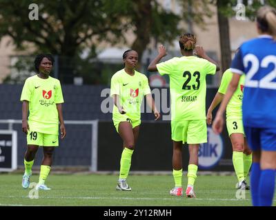 Luxemburg, Luxemburg. September 2024. BIIK-Spieler feiern das Tor von Maria-Frances Judith Martina Serrant (23) von BIIK (3:0) während des Fußballspiels zwischen BIIK Kazygurt (KZA) und FC NSA (BUL), der ersten Qualifikationsrunde der UEFA Women's Champions League 2024-2025, am Mittwoch, den 4. September 2024 in Luxemburg. Quelle: Sportpix/Alamy Live News Stockfoto