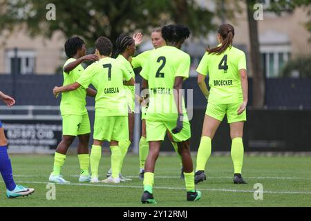 Luxemburg, Luxemburg. September 2024. BIIK-Spieler feiern das Tor von Gulnara Gabelia (7) von BIIK (2:0) während des Fußballspiels zwischen BIIK Kazygurt (KZA) und FC NSA (BUL), der ersten Qualifikationsrunde der UEFA Women's Champions League 2024-2025, am Mittwoch, den 4. September 2024 in Luxemburg. Quelle: Sportpix/Alamy Live News Stockfoto