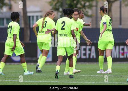 Luxemburg, Luxemburg. September 2024. BIIK-Spieler feiern das Tor von Gulnara Gabelia (7) von BIIK (2:0) während des Fußballspiels zwischen BIIK Kazygurt (KZA) und FC NSA (BUL), der ersten Qualifikationsrunde der UEFA Women's Champions League 2024-2025, am Mittwoch, den 4. September 2024 in Luxemburg. Quelle: Sportpix/Alamy Live News Stockfoto