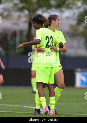 Luxemburg, Luxemburg. September 2024. BIIK-Spieler feiern das Tor von Maria-Frances Judith Martina Serrant (23) von BIIK (3:0) während des Fußballspiels zwischen BIIK Kazygurt (KZA) und FC NSA (BUL), der ersten Qualifikationsrunde der UEFA Women's Champions League 2024-2025, am Mittwoch, den 4. September 2024 in Luxemburg. Quelle: Sportpix/Alamy Live News Stockfoto