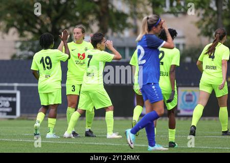 Luxemburg, Luxemburg. September 2024. BIIK-Spieler feiern das Tor von Gulnara Gabelia (7) von BIIK (2:0) während des Fußballspiels zwischen BIIK Kazygurt (KZA) und FC NSA (BUL), der ersten Qualifikationsrunde der UEFA Women's Champions League 2024-2025, am Mittwoch, den 4. September 2024 in Luxemburg. Quelle: Sportpix/Alamy Live News Stockfoto