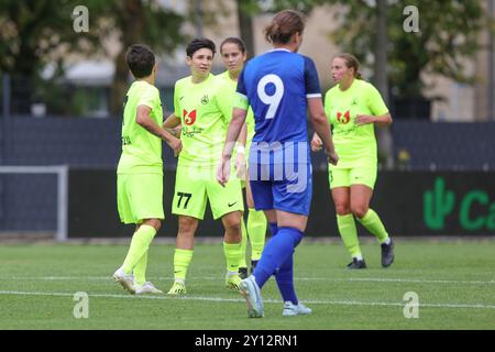 Luxemburg, Luxemburg. September 2024. BIIK-Spieler feiern das Tor von Gulnara Gabelia (7) von BIIK (2:0) während des Fußballspiels zwischen BIIK Kazygurt (KZA) und FC NSA (BUL), der ersten Qualifikationsrunde der UEFA Women's Champions League 2024-2025, am Mittwoch, den 4. September 2024 in Luxemburg. Quelle: Sportpix/Alamy Live News Stockfoto