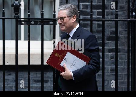 London, Großbritannien. September 2024. Premierminister Keir Starmer verlässt die Downing Street 10, um die Fragen des Premierministers in London zu beantworten. Quelle: SOPA Images Limited/Alamy Live News Stockfoto