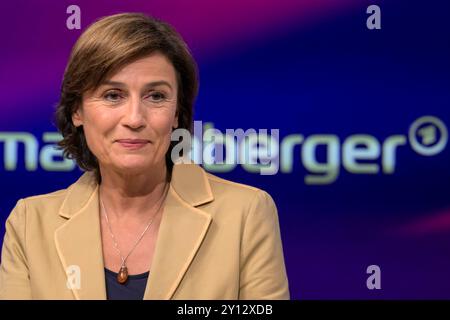 Sandra Maischberger, zu Gast bei - maischberger, Polittalk, TV, Format, mit Moderatorin - Sandra Maischberger, das erste, 04.09. 2024, *** Sandra Maischberger, Gast bei maischberger, politischer Vortrag, TV, Format, mit Moderatorin Sandra Maischberger, das erste, 04 09 2024, Copyright: HMBxMedia/UwexKoch Stockfoto