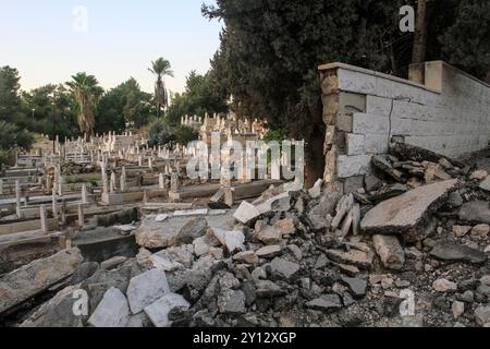 Jenin, Palästina. September 2024. Ein Blick auf eine zerstörte Infrastruktur im Zentrum der Stadt Dschenin im nördlichen Westjordanland, nachdem sie von israelischen Truppen nach einem Angriff zerstört wurde, der ihren siebten Tag auf die Stadt eintrat. Quelle: SOPA Images Limited/Alamy Live News Stockfoto