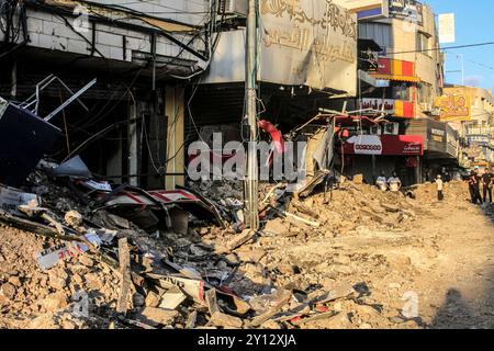 Jenin, Palästina. September 2024. Ein Blick auf eine zerstörte Infrastruktur im Zentrum der Stadt Dschenin im nördlichen Westjordanland, nachdem sie von israelischen Truppen nach einem Angriff zerstört wurde, der ihren siebten Tag auf die Stadt eintrat. Quelle: SOPA Images Limited/Alamy Live News Stockfoto