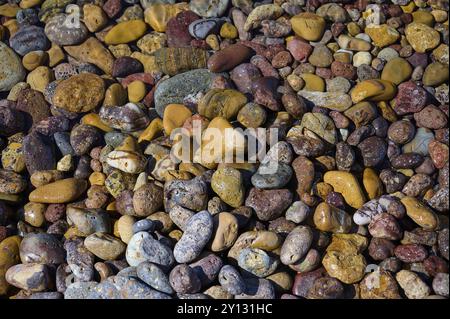 Nahaufnahme von bunten Kieselsteinen mit verschiedenen Texturen und Mustern, Lambi Beach, Kieselstrand, Patmos, Dodekanese, Griechische Inseln, Griechenland, Europa Stockfoto