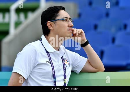 Cali, Kolumbien. September 2024. Fabio Akio Fukumoto Cheftrainer Paraguays beim Spiel der Gruppe C FIFA U-20-Frauen-Weltmeisterschaft Kolumbien 2024 zwischen Paraguay und Marokko im Olympischen Pascual Guerrero-Stadion in Cali am 4. September 2024. Foto: Alejandra Arango/DiaEsportivo/Alamy Live News Credit: DiaEsportivo/Alamy Live News Stockfoto