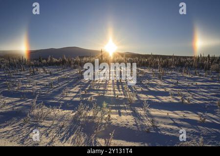 Halo-Effekt, Sonnenhunde, arktisches Phänomen, Dalton Highway, Alaska, USA, Nordamerika Stockfoto