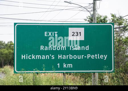 Nehmen Sie die Abfahrt 231 in Richtung Random Island und Hickman's Harbour-Petley auf der NL 230A in Clarenville, Neufundland & Labrador, Kanada Stockfoto