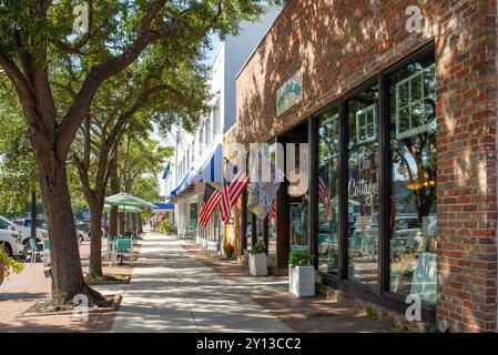 Das historische Georgetown, South Carolina, bietet interessante Geschäfte, Cafés, Restaurants, Bars und Bootstouren. Stockfoto