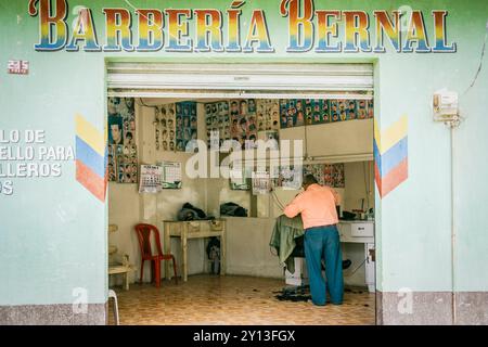 Friseur, Santa Maria Nebaj, Departement El Quiche, Guatemala, Zentralamerika. Stockfoto