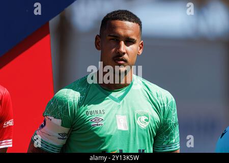 Rio Maior, Portugal. August 2024. Gabriel Batista (CD Santa Clara) wurde während des Liga-Portugal-Spiels zwischen Casa Pia AC und CD Santa Clara im Estadio Municipal Rio Maior gesehen. Endergebnis: Casa Pia 0:2 Santa Clara. Quelle: SOPA Images Limited/Alamy Live News Stockfoto