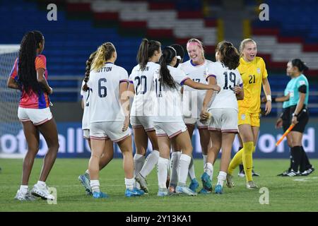 Cali, Kolumbien. September 2024. Players of United States feiert nach dem Spiel der Gruppe C FIFA U-20 Frauen-Weltmeisterschaft Kolumbien 2024 zwischen Marokko und den Vereinigten Staaten am 4. September 2024 im Olympischen Pascual Guerrero Stadium in Cali. Foto: Alejandra Arango/DiaEsportivo/Alamy Live News Credit: DiaEsportivo/Alamy Live News Stockfoto