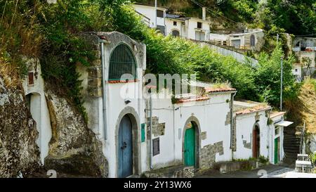 Altes Dorf und urbaner Park der Weinkeller Aglianico di Rapolla. Potenza, Basilicata. Italien Stockfoto