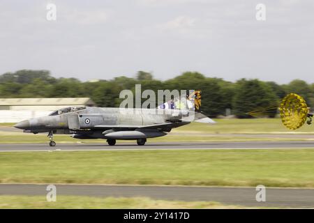 Hellenic Airforce F-4E Phantom II bei der Royal International Air Tattoo 2024. Stockfoto