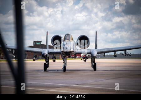 Ben Rudolphi, stellvertretender Kommandeur des 23. Flügels, fährt am 18. Juli 2024 mit seinem A-10C Thunderbolt II auf der Moody Air Force Base, Georgia. Vor Kurzem Stockfoto