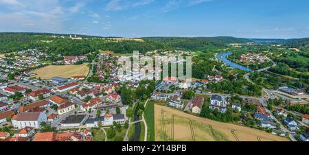 Das schöne Städtchen Beilngries im bayerischen Altmühltal von oben Stockfoto