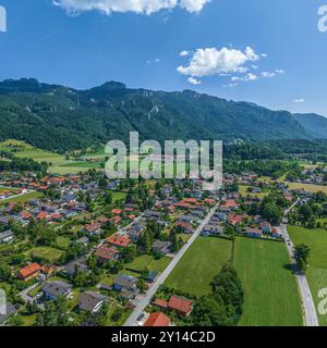 Luftaufnahme nach Aschau im oberbayerischen Chiemgau im Sommer Stockfoto