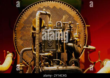 Alte Oldtimer im Louwman Museum, die Automobilbranche produziert seit 1887. Sie befindet sich in den Haag, in den Niederlanden Stockfoto