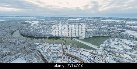 Die bayerische Stadt Landsberg am Lech von oben an einem kalten Wintertag Stockfoto