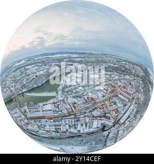 Die bayerische Stadt Landsberg am Lech von oben an einem kalten Wintertag Stockfoto