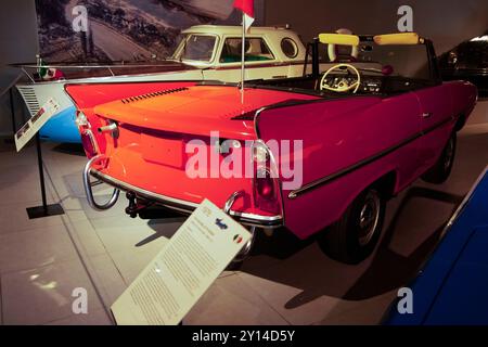 Alte Oldtimer im Louwman Museum, die Automobilbranche produziert seit 1887. Sie befindet sich in den Haag, in den Niederlanden Stockfoto