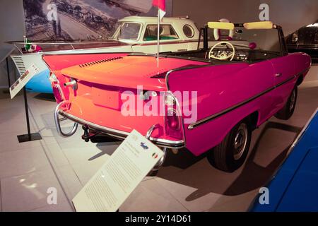 Alte Oldtimer im Louwman Museum, die Automobilbranche produziert seit 1887. Sie befindet sich in den Haag, in den Niederlanden Stockfoto