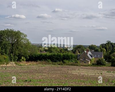 Blick auf die Landschaft von Buckinghamshire vom Friedhof von St Peter, Stoke Goldington, Großbritannien Stockfoto