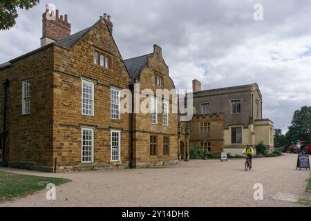 Delapre Abtei, Northampton, UK; das Gebäude stammt aus dem 16. Jahrhundert, wurde aber auf dem Gelände eines aus dem 12. Jahrhundert Cluniac Kloster gebaut. Stockfoto