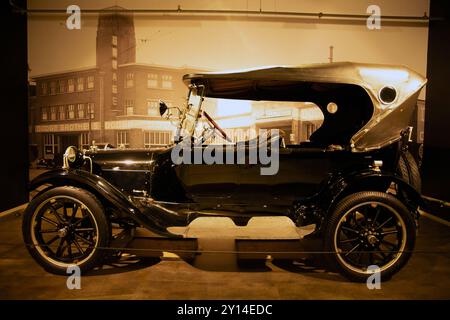 Alte Oldtimer im Louwman Museum, die Automobilbranche produziert seit 1887. Sie befindet sich in den Haag, in den Niederlanden Stockfoto