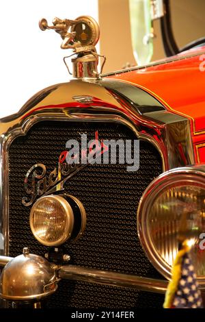 Alte Oldtimer im Louwman Museum, die Automobilbranche produziert seit 1887. Sie befindet sich in den Haag, in den Niederlanden Stockfoto