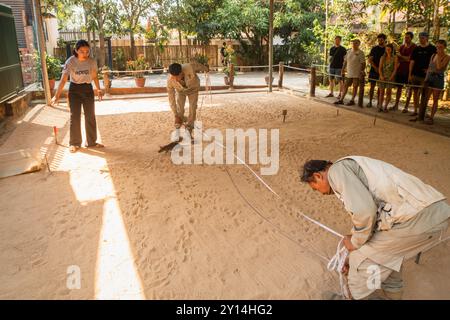 SIEM Ream, Kambodscha - 21. februar 2023: Afrikanische Riesenratte im Käfig. HeroRats Ausflug im APOPO Visitor Center. Humanitäre Minenräumung. Nicht-Profi Stockfoto