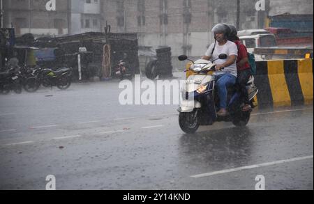 PATNA, INDIEN – 4. SEPTEMBER: Fahrzeuge, die bei starkem Regen überfahren wurden, stürzten am 4. September 2024 in Patna, Indien. (Foto: Santosh Kumar/Hindustan Times/SIPA USA) Credit: SIPA USA/Alamy Live News Stockfoto