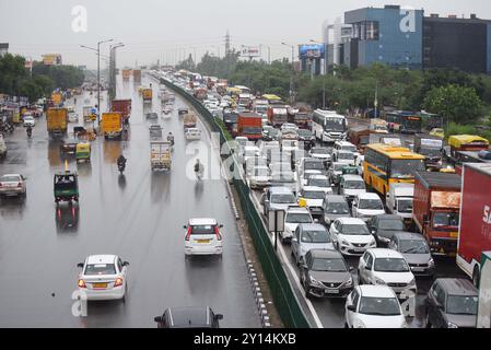 Gurugram, Indien-04. September 2024: Verkehrsstaus auf dem National Highway-48 aufgrund von Wasserabfällen auf der Hauptfahrbahn bei starken Regenfällen in der Nähe von Hero Honda Chowk, in Gurugram, Indien, am Mittwoch, 4. September 2024. (Foto: Parveen Kumar/Hindustan Times/SIPA USA) Credit: SIPA USA/Alamy Live News Stockfoto