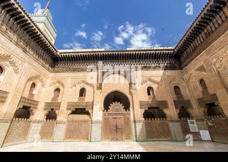 Innenhof der Medrassa El Bouanania in Fes Stockfoto