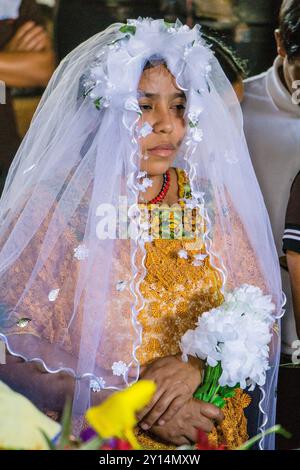 Feier von Hochzeiten in Lancetillo, La Parroquia, Reyna, Quiche, Guatemala, Zentralamerika. Stockfoto