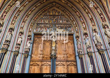 Skulpturen aus dem späten 13. Jahrhundert, Freiburger Münster, dreistufig erbaut, 1120, 1210,, 1230, Bauwerk im gotischen Stil, Freiburg im Breisgau, Deutschland, Europa. Stockfoto