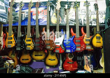 Gitarrengeschäft, Santa María Nebaj, Departement El Quiché, Guatemala, Mittelamerika. Stockfoto