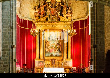 Hauptaltarbild und Gemälde der Dreifaltigkeit, eine Kopie der berühmten Gloria von Tizian, Kloster San Jerónimo de Yuste, 15. Jahrhundert, Cáceres, Extremadura, Spanien. Stockfoto