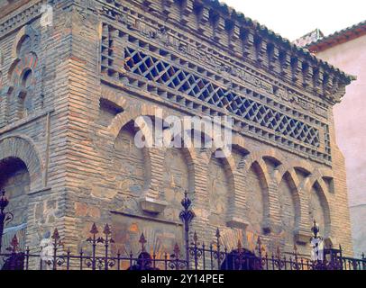 DETALLE DE LA FACHADA PRINCIPAL DE LA ANTIGUA MEZQUITA DE BAB AL-MARDUM - 999/1000. LAGE: IGLESIA MEZQUITA DEL CRISTO DE LA LUZ. Toledo. SPANIEN. Stockfoto