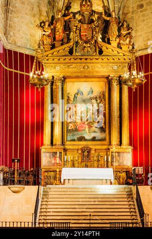 Hauptaltarbild und Gemälde der Dreifaltigkeit, eine Kopie der berühmten Gloria von Tizian, Kloster San Jerónimo de Yuste, 15. Jahrhundert, Cáceres, Extremadura, Spanien. Stockfoto