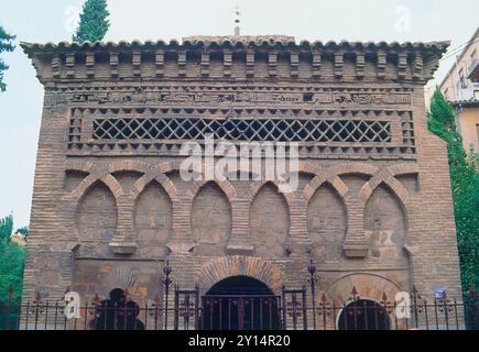 DETALLE DE LA FACHADA PRINCIPAL DE LA ANTIGUA MEZQUITA DE BAB AL-MARDUM - 999/1000. LAGE: IGLESIA MEZQUITA DEL CRISTO DE LA LUZ. Toledo. SPANIEN. Stockfoto